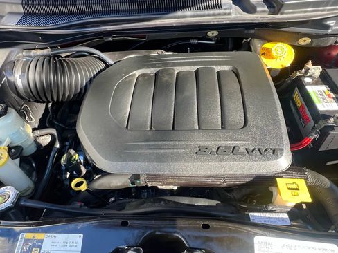 Used 2019 Dodge Grand Caravan SXT image 34