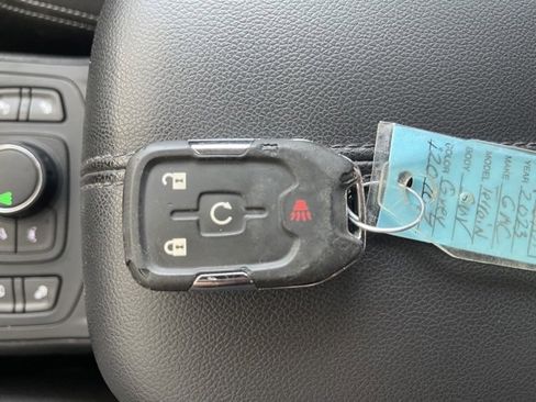 Used 2023 GMC Terrain SLE w/ Driver Convenience Package image 29