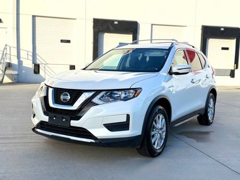 Used 2020 Nissan Rogue SV image 3