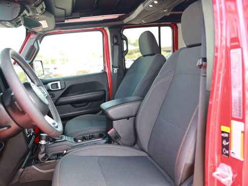 Used 2025 Jeep Wrangler Unlimited Sahara w/ Safety Group image 18