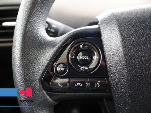 Certified 2022 Toyota Prius LE FWD image 18