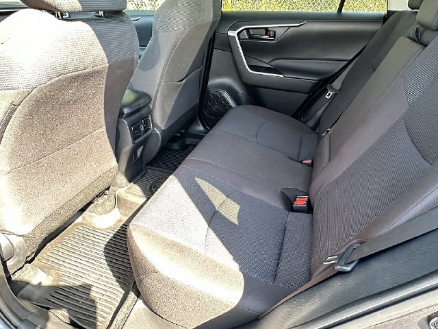 Used 2022 Toyota RAV4 LE FWD image 17