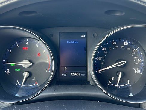 Used 2019 Toyota C-HR XLE FWD image 28