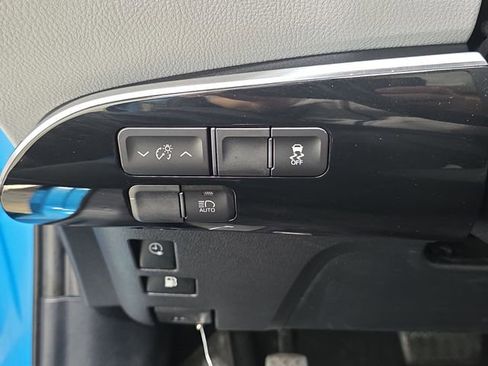 Used 2017 Toyota Prius Prime Premium image 26