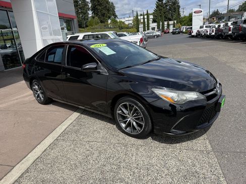 Used 2017 Toyota Camry XSE FWD image 8
