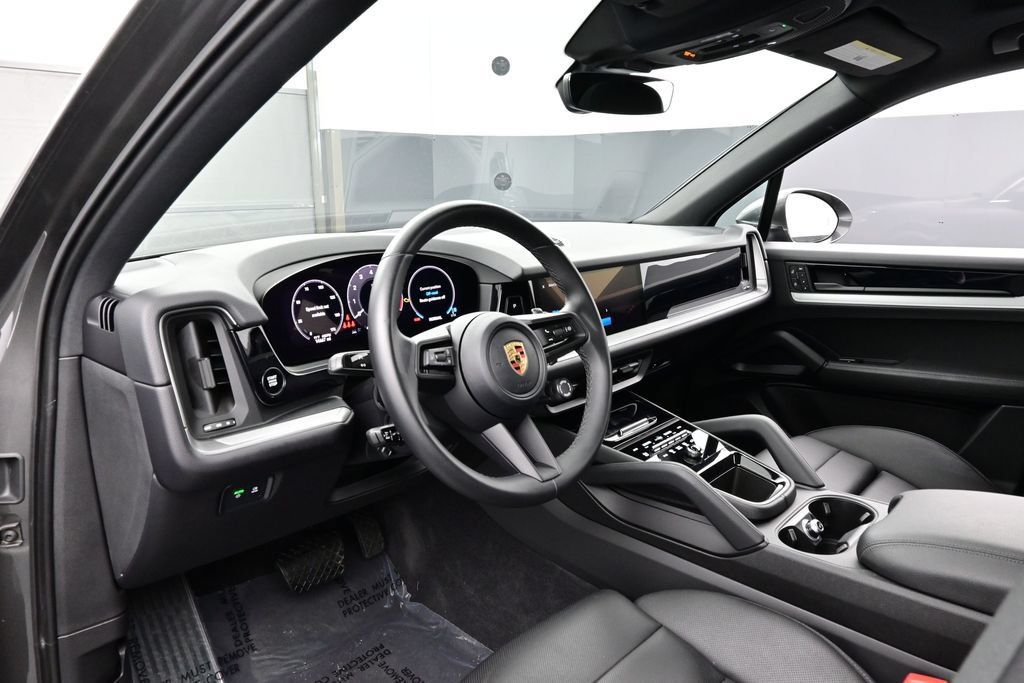 Certified 2024 Porsche Cayenne AWD/4WD image 4