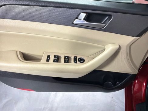Used 2015 Hyundai Sonata SE w/ Option Group 09 FWD image 11
