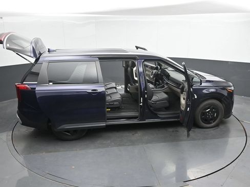 Used 2025 Kia Carnival FWD image 51