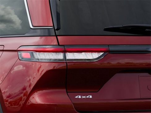 New 2025 Jeep Grand Cherokee Laredo X w/ Luxury Tech Group I image 9