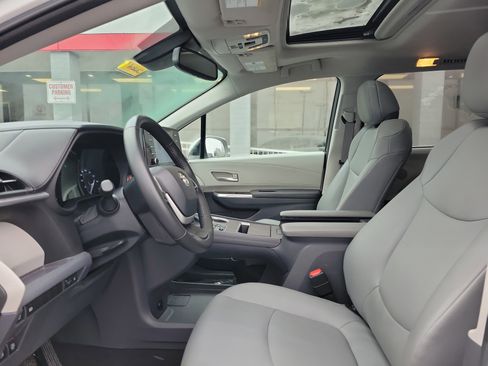 Used 2023 Toyota Sienna XLE image 15