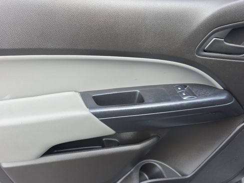 Used 2016 Chevrolet Colorado W/T image 9