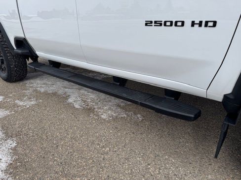 Used 2024 Chevrolet Silverado 2500 ZR2 w/ Technology Package image 10