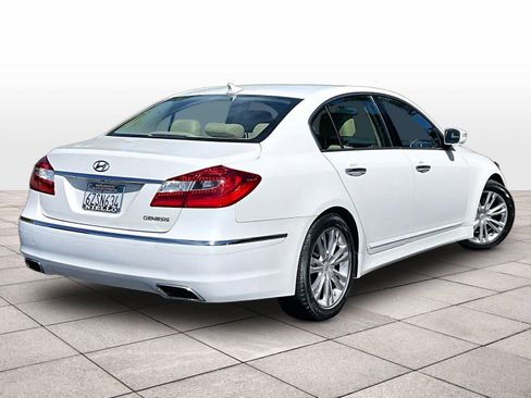 Used 2013 Hyundai Genesis 3.8 w/ Premium Pkg image 16