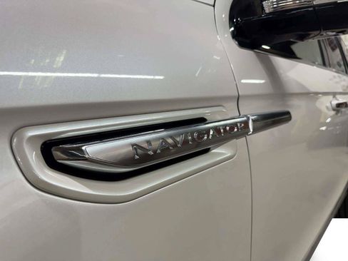 Used 2018 Lincoln Navigator Reserve w/ Technology Package AWD/4WD image 16