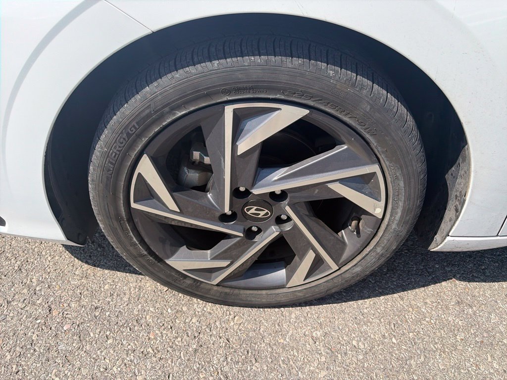 Used 2025 Hyundai Elantra Limited FWD image 10