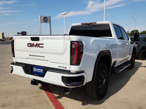 Used 2025 GMC Sierra 2500 AT4 AWD/4WD image 7