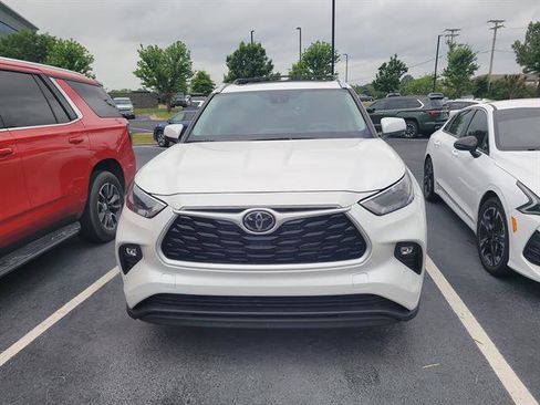 New 2025 Toyota Highlander XLE AWD/4WD image 2
