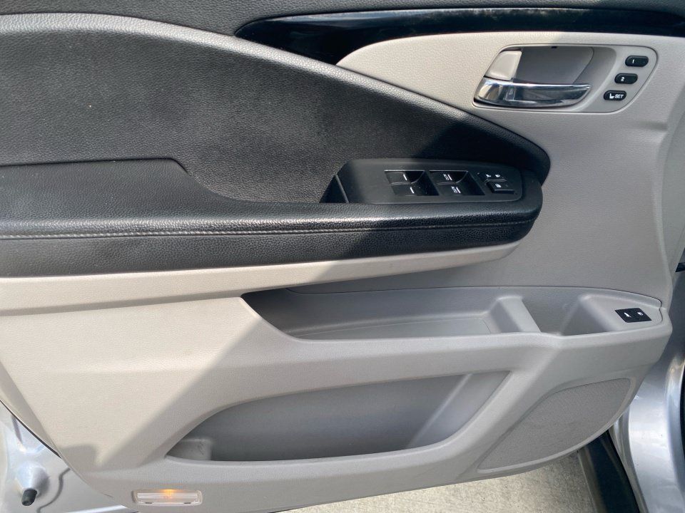 Used 2016 Honda Pilot Touring image 36