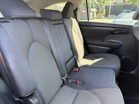 Used 2020 Toyota Highlander LE AWD/4WD image 22