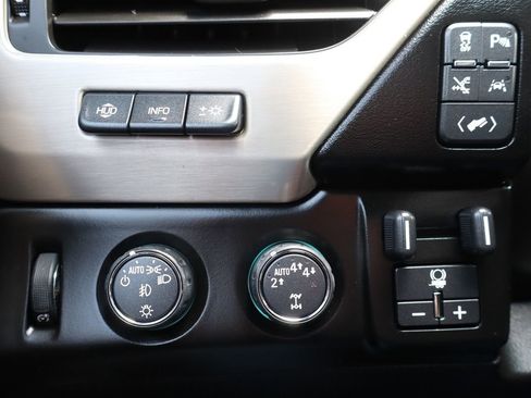 Used 2017 GMC Yukon Denali w/ Open Road Package AWD/4WD image 31