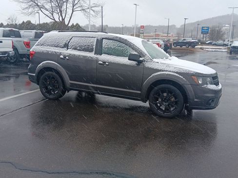 Used 2017 Dodge Journey GT w/ Driver Convenience Group image 2