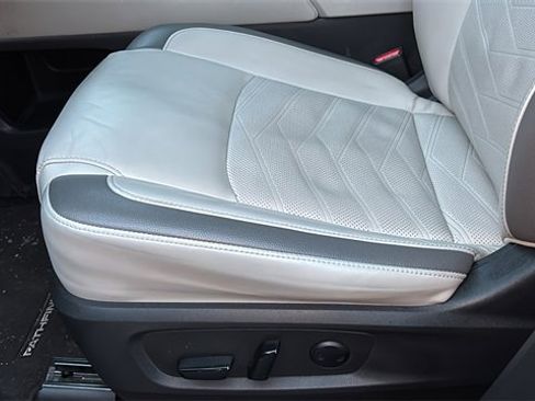 Used 2022 Nissan Pathfinder Platinum w/ Cargo Package image 26