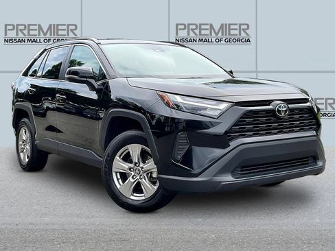 Used 2025 Toyota RAV4 XLE FWD image 3
