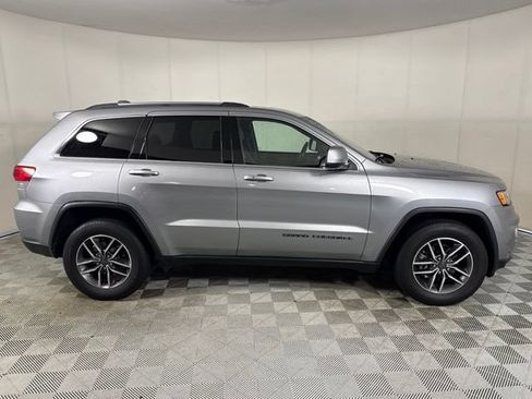 Used 2019 Jeep Grand Cherokee Laredo w/ Laredo X Package RWD image 9