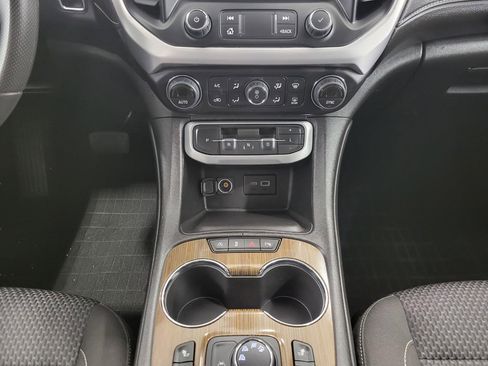 Certified 2023 GMC Acadia SLE w/ Driver Convenience Package image 16