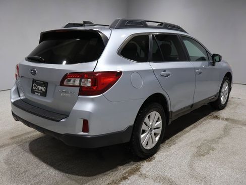 Used 2017 Subaru Outback 2.5i Premium image 2