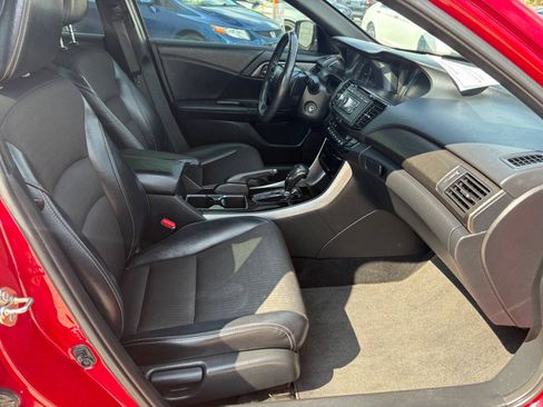 Used 2017 Honda Accord Sport image 12