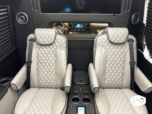 Used 2022 Mercedes-Benz Sprinter 3500 image 19