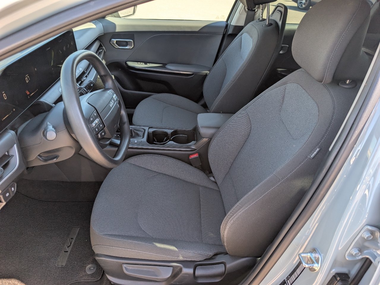 Used 2025 Kia K4 FWD image 2