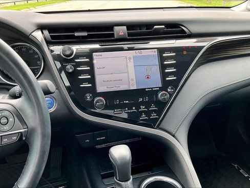 Used 2020 Toyota Camry XLE w/ Sunroof Package FWD image 6