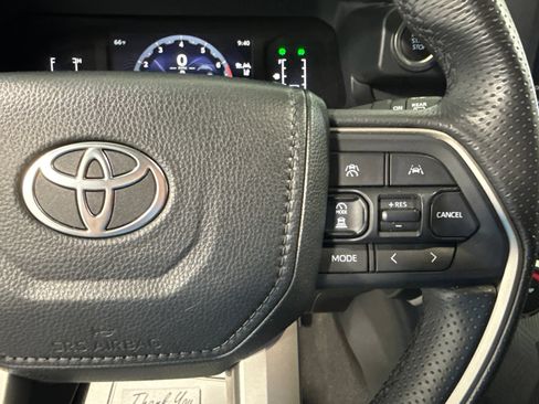 Used 2025 Toyota 4Runner SR5 AWD/4WD image 29