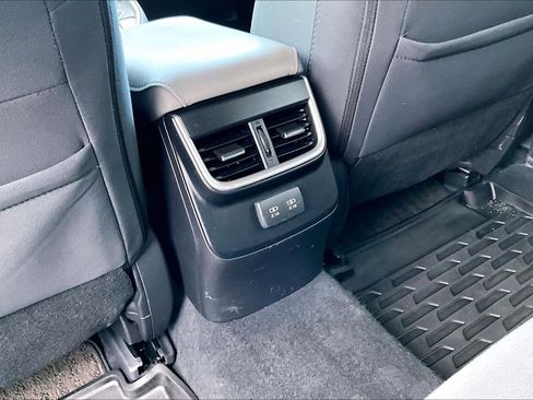 Used 2022 Subaru Outback Premium image 10