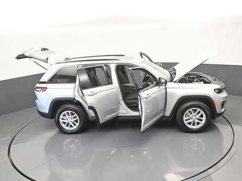 Used 2024 Jeep Grand Cherokee Laredo X image 70