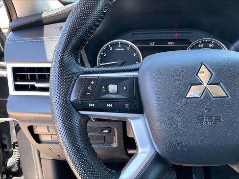 Used 2025 Mitsubishi Outlander SE AWD/4WD image 23