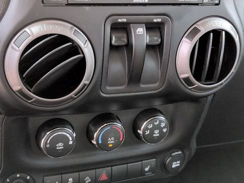 Used 2018 Jeep Wrangler Sport AWD/4WD image 20
