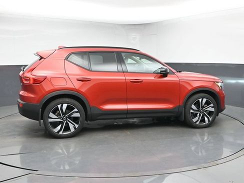 Used 2023 Volvo XC40 B5 Plus w/ Driver Assist Package AWD/4WD image 9