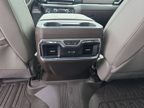 Used 2023 GMC Sierra 1500 SLT AWD/4WD image 32