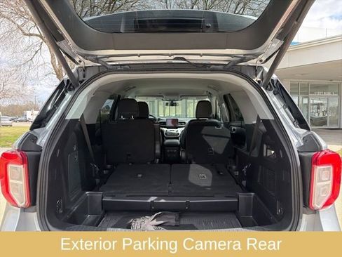 Used 2021 Ford Explorer XLT w/ Equipment Group 202A image 8