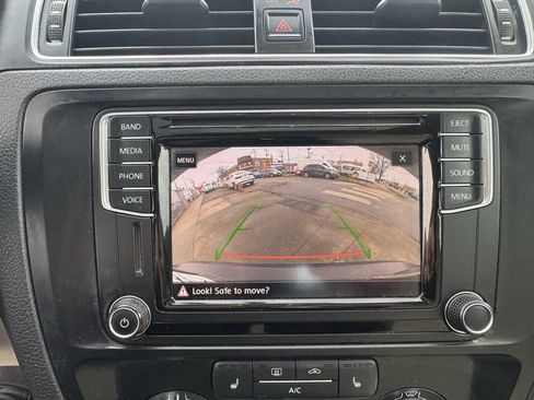 Used 2017 Volkswagen Jetta SE image 30