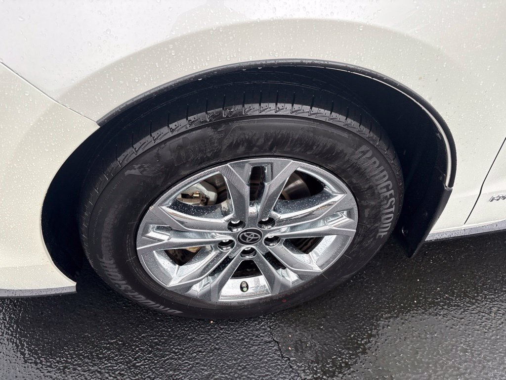 Used 2021 Toyota Sienna Platinum AWD/4WD image 9