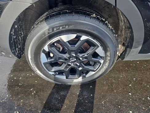 Used 2024 Kia Sorento S image 17