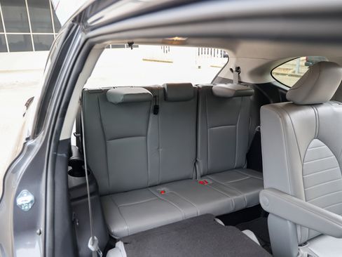 Used 2025 Toyota Highlander XLE AWD/4WD image 47