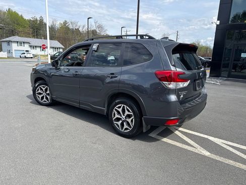 Used 2023 Subaru Forester Premium AWD/4WD image 3