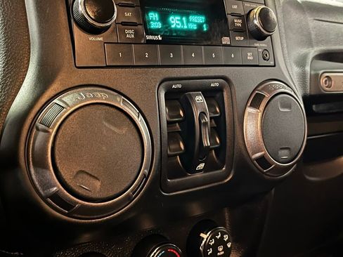 Used 2015 Jeep Wrangler Unlimited Sport w/ Quick Order Package 24S image 8