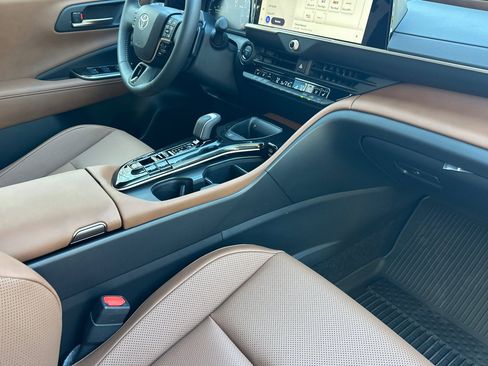 New 2025 Toyota Crown Signia image 18