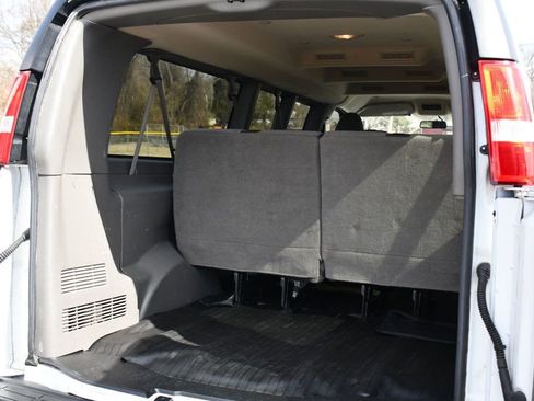 Used 2022 Chevrolet Express 3500 LS image 9